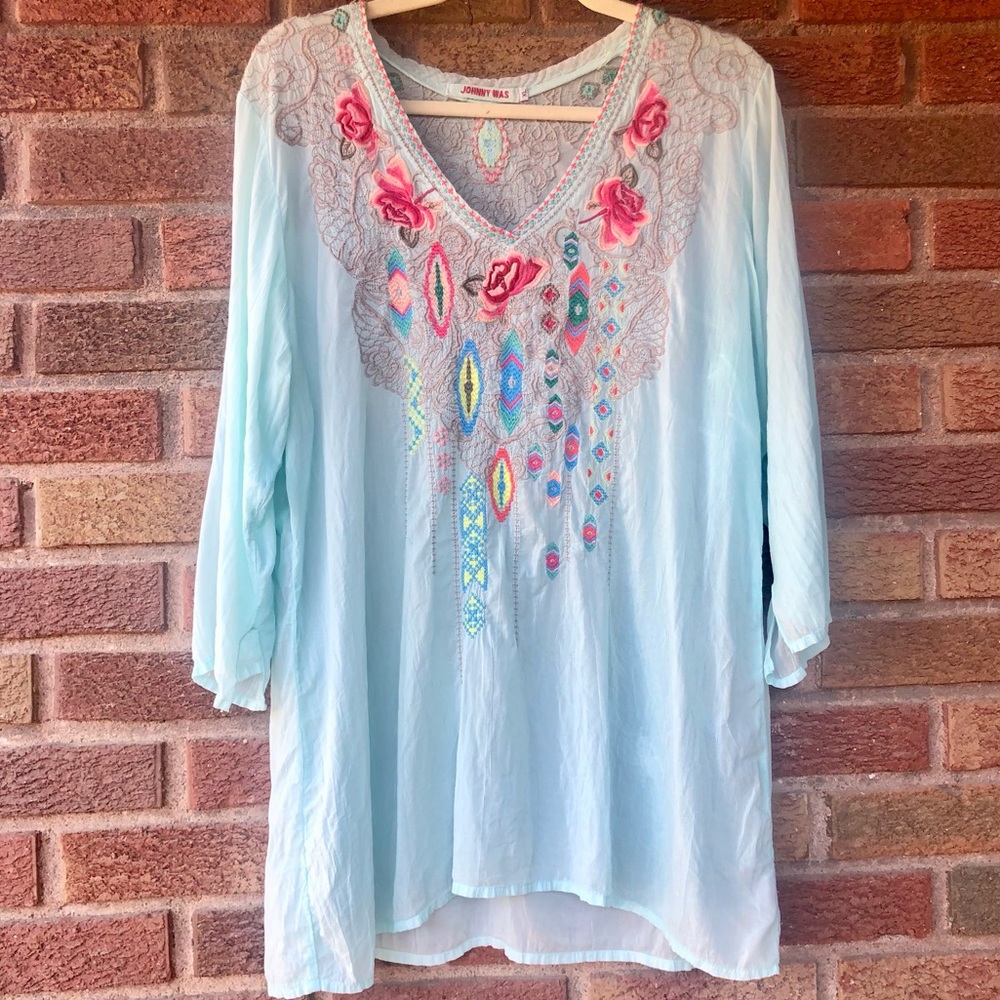 Johnny Was🌷 embroidered blouse